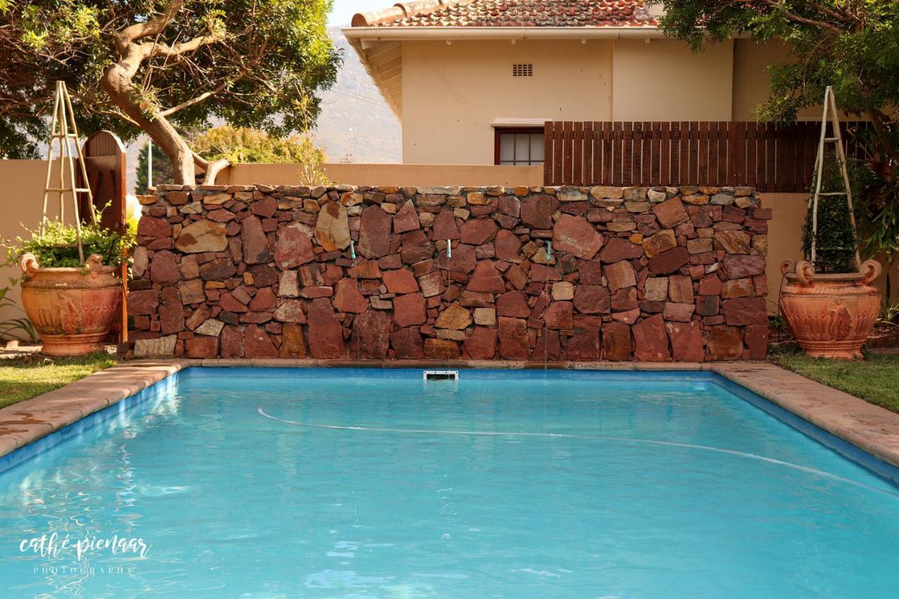 A Tuscan Villa Guest House Fish Hoek Exterior photo