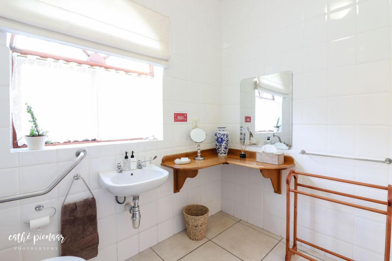 A Tuscan Villa Guest House Fish Hoek Exterior photo