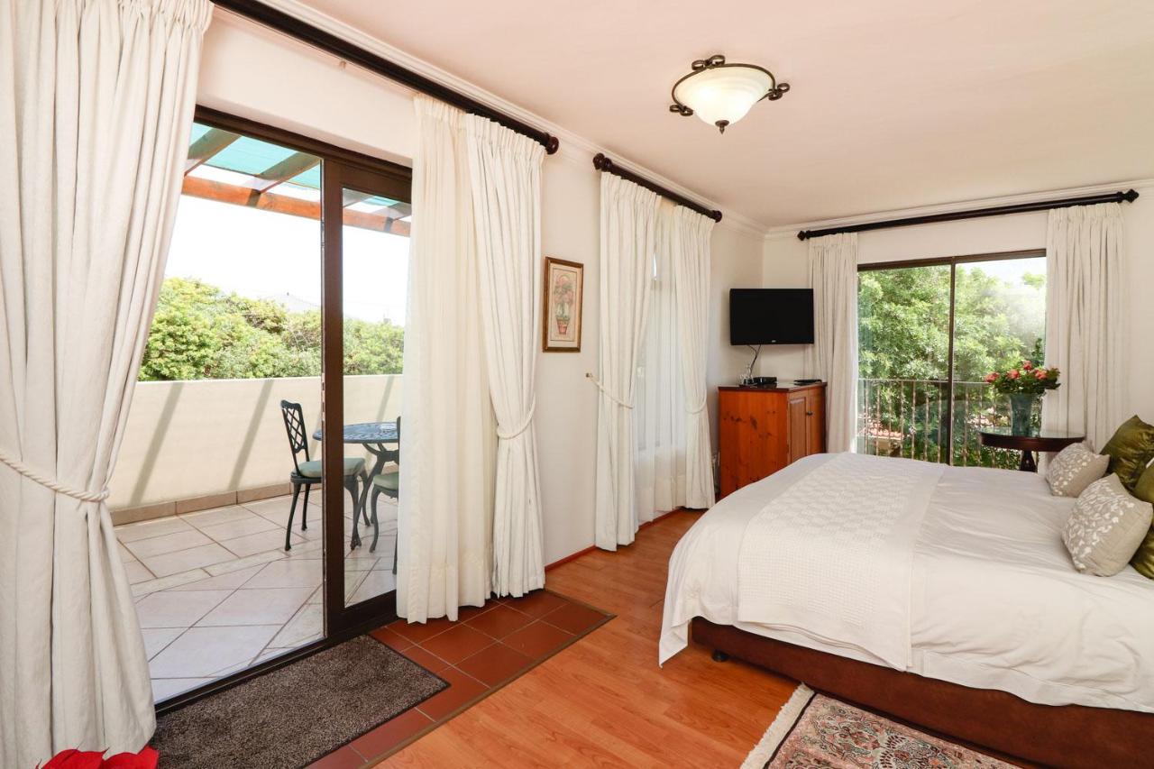 A Tuscan Villa Guest House Fish Hoek Exterior photo