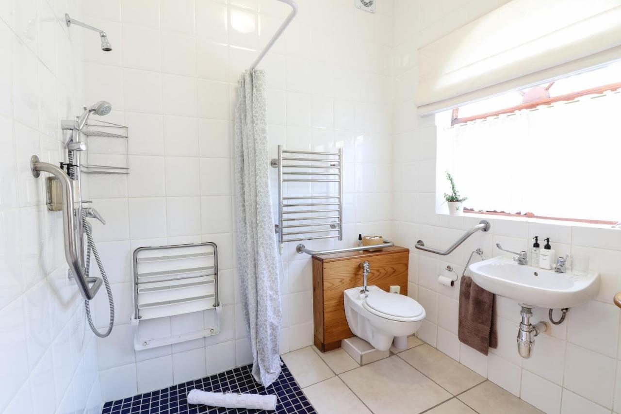 A Tuscan Villa Guest House Fish Hoek Exterior photo